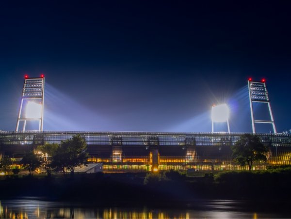 Das Weserstadion bei Nacht